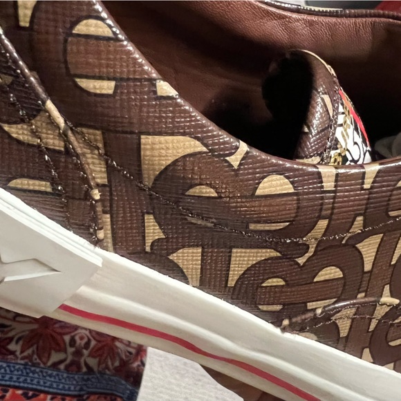 Women’s size 6 Burberry Shoes. Worn once. No damages or scratches. - Picture 9 of 15
